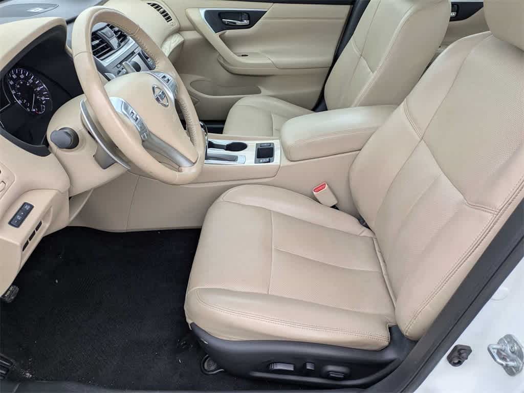 Thumbnail: 2016 Nissan Altima - 15