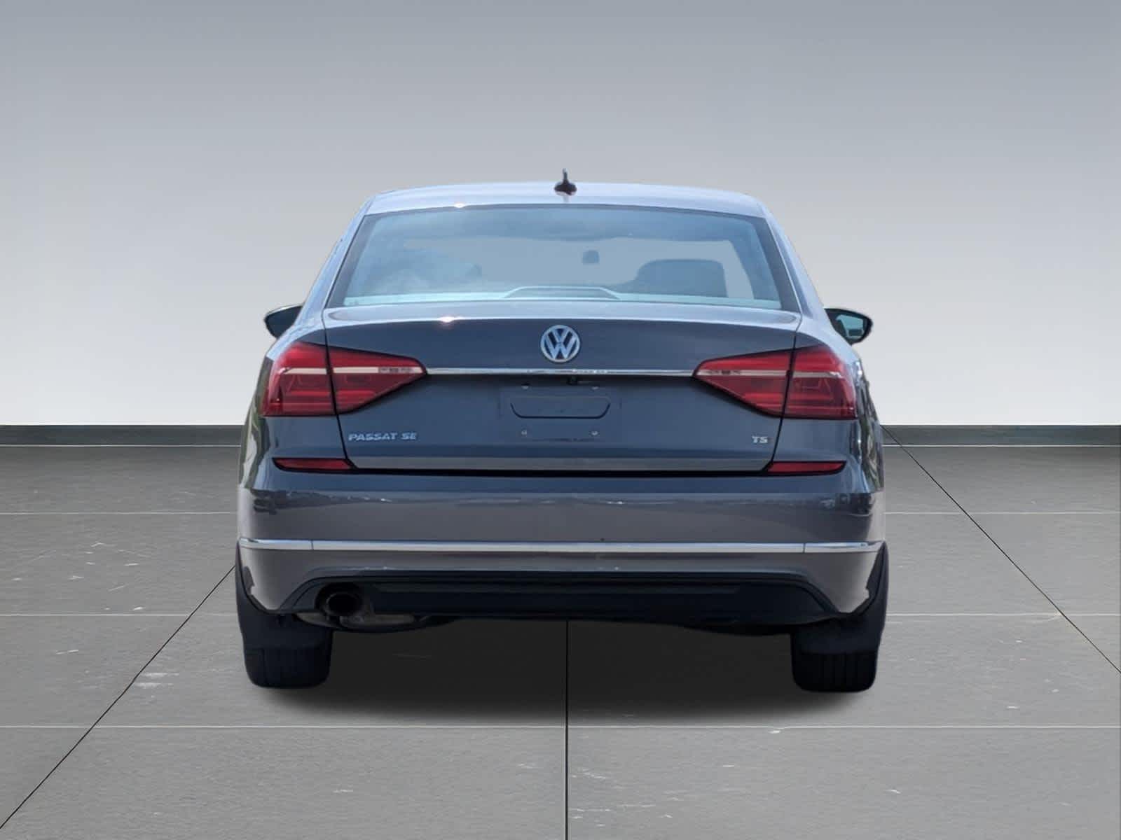 Thumbnail: 2016 Volkswagen Passat - 4