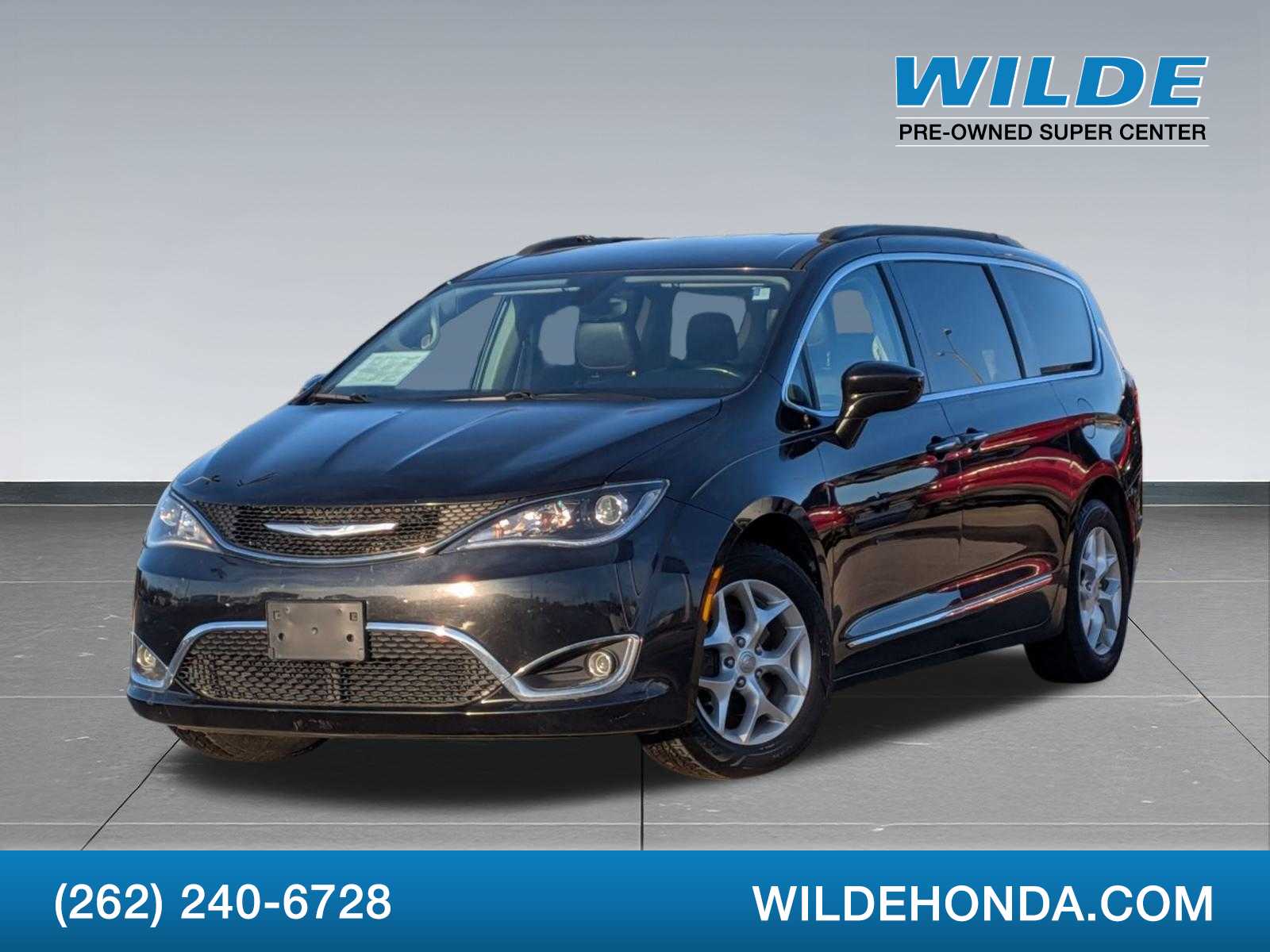 2017 Chrysler Pacifica Touring L -
                  Waukesha, WI