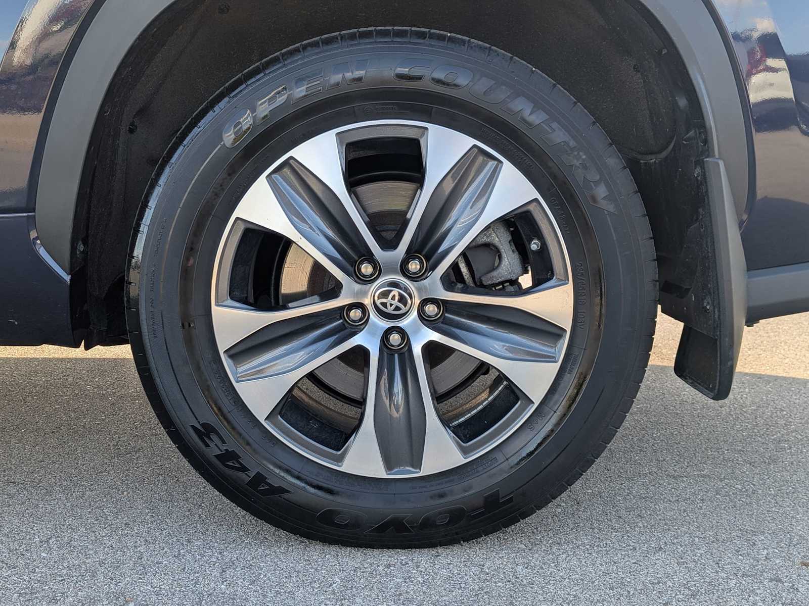 Thumbnail: 2023 Toyota Highlander - 13