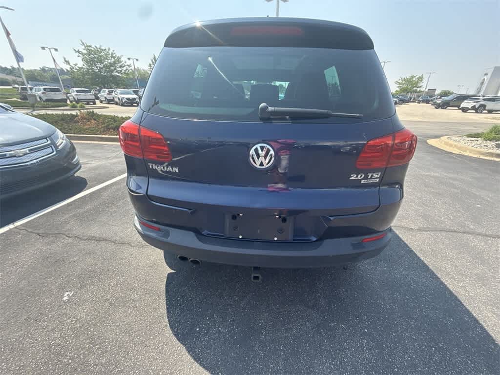 2012 Volkswagen Tiguan SE 11