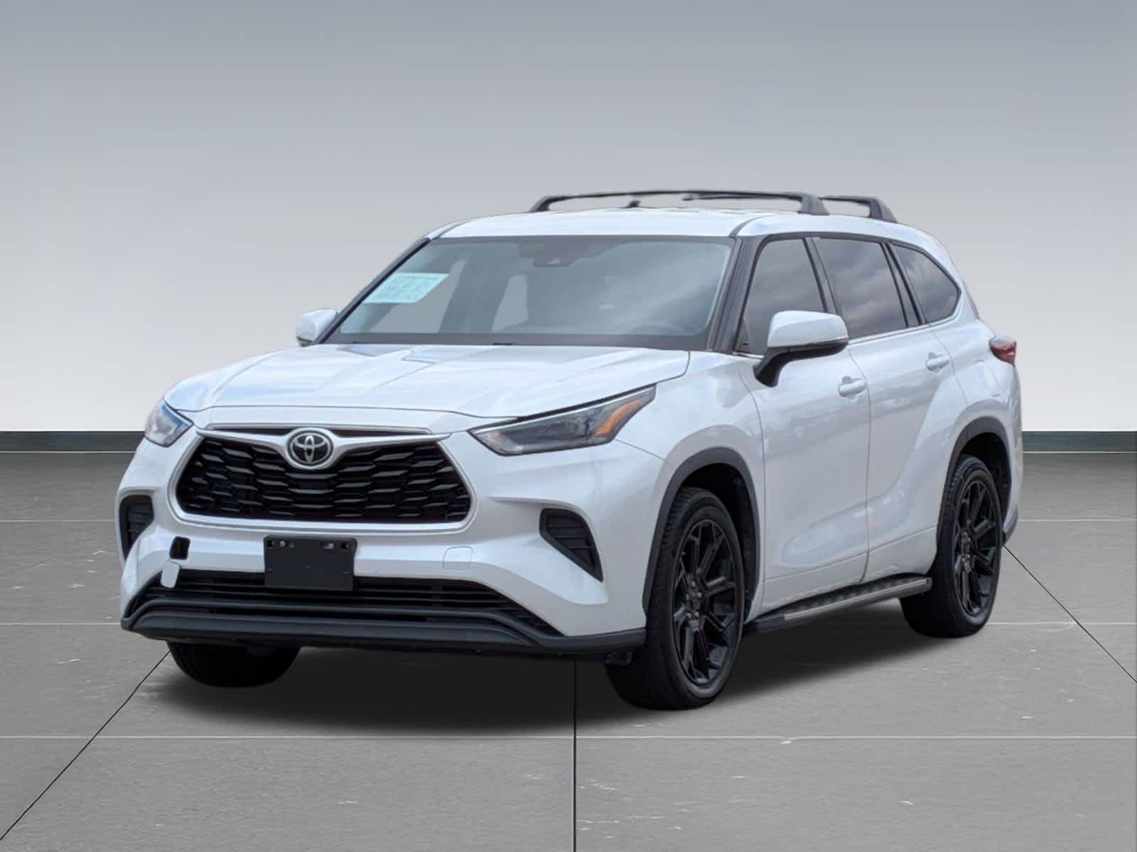 Thumbnail: 2022 Toyota Highlander - 10