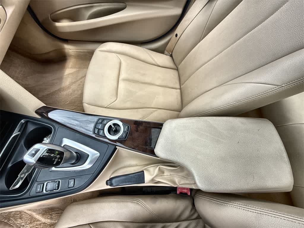 Thumbnail: 2016 BMW 3 Series - 26