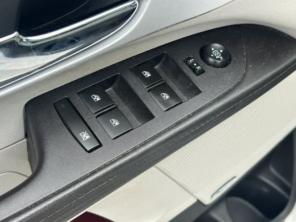 Thumbnail: 2016 Chevrolet Equinox - 17