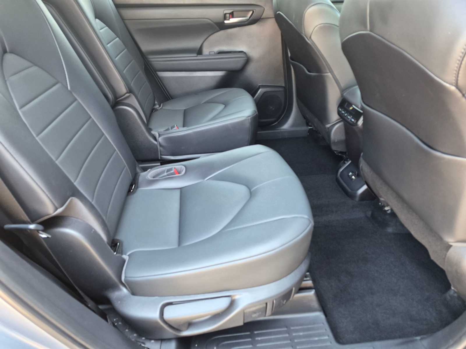 Thumbnail: 2021 Toyota Highlander - 19