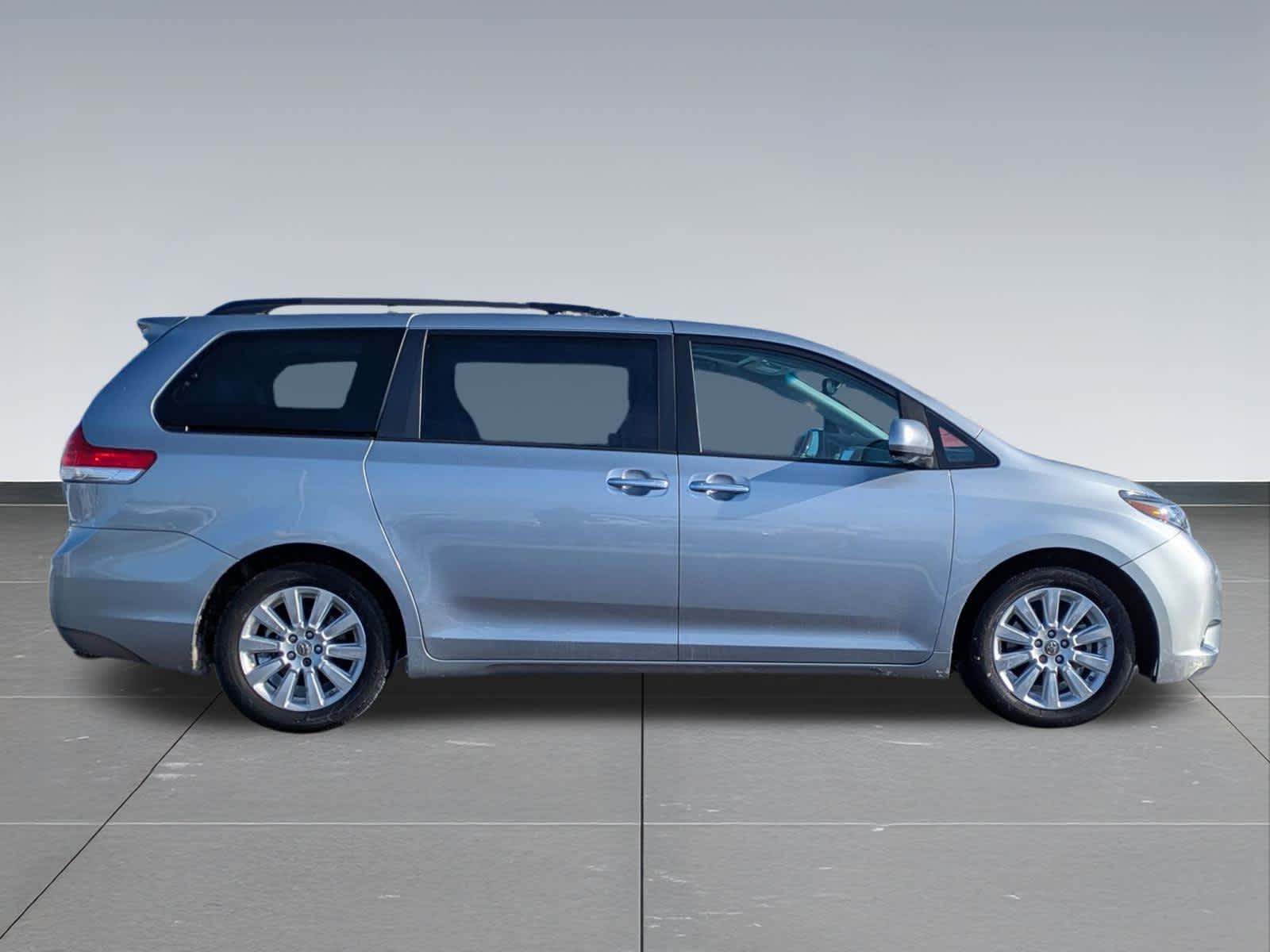 Thumbnail: 2012 Toyota Sienna - 7