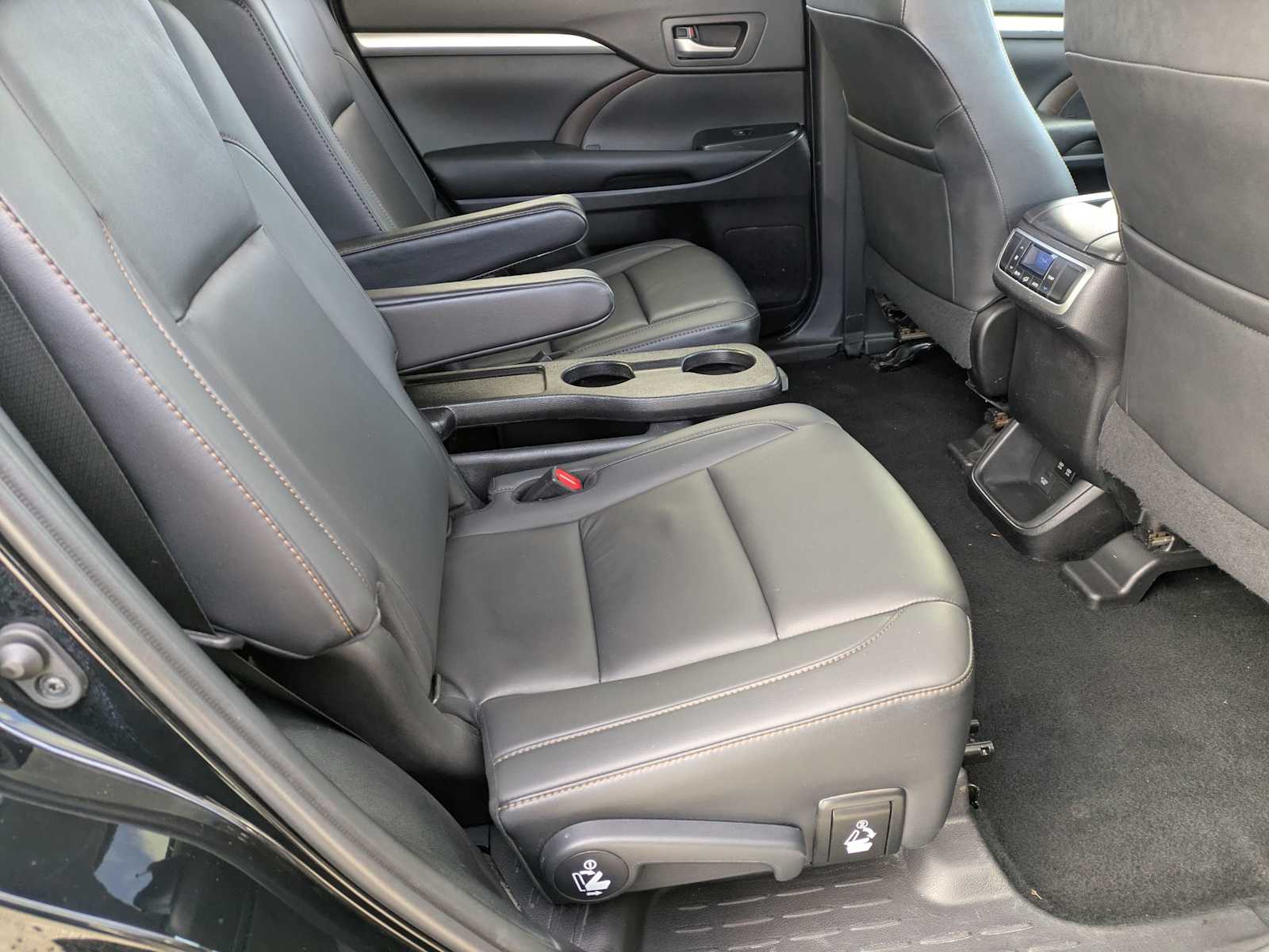 Thumbnail: 2019 Toyota Highlander - 19