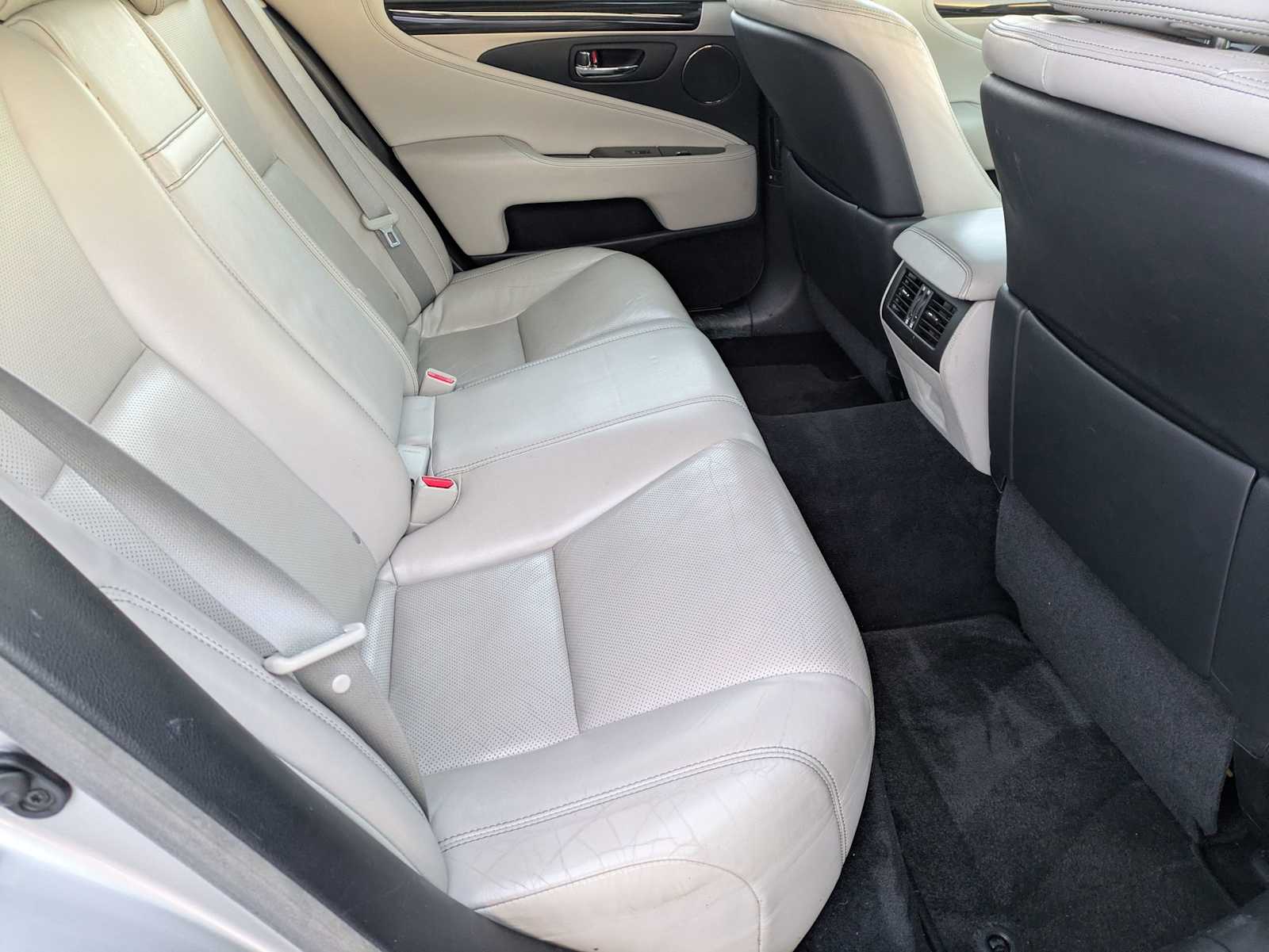 Thumbnail: 2015 Lexus LS - 20