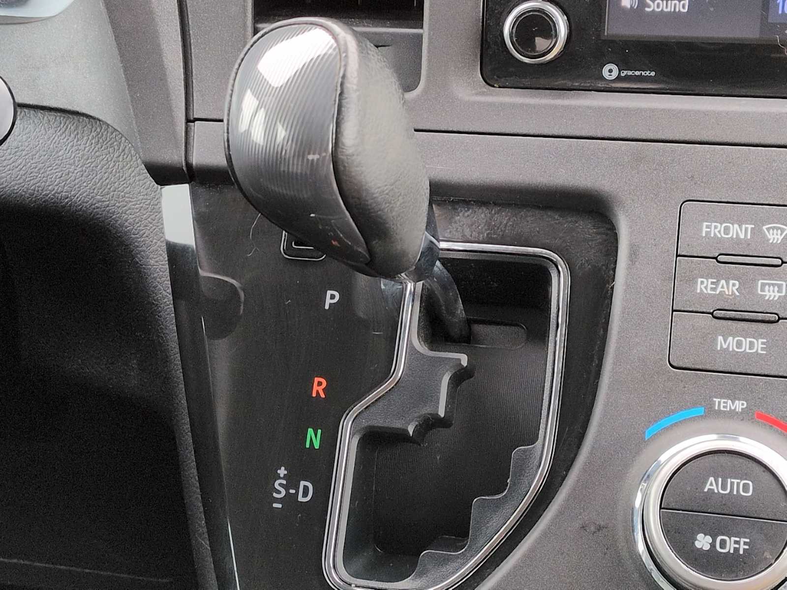 Thumbnail: 2018 Toyota Sienna - 28