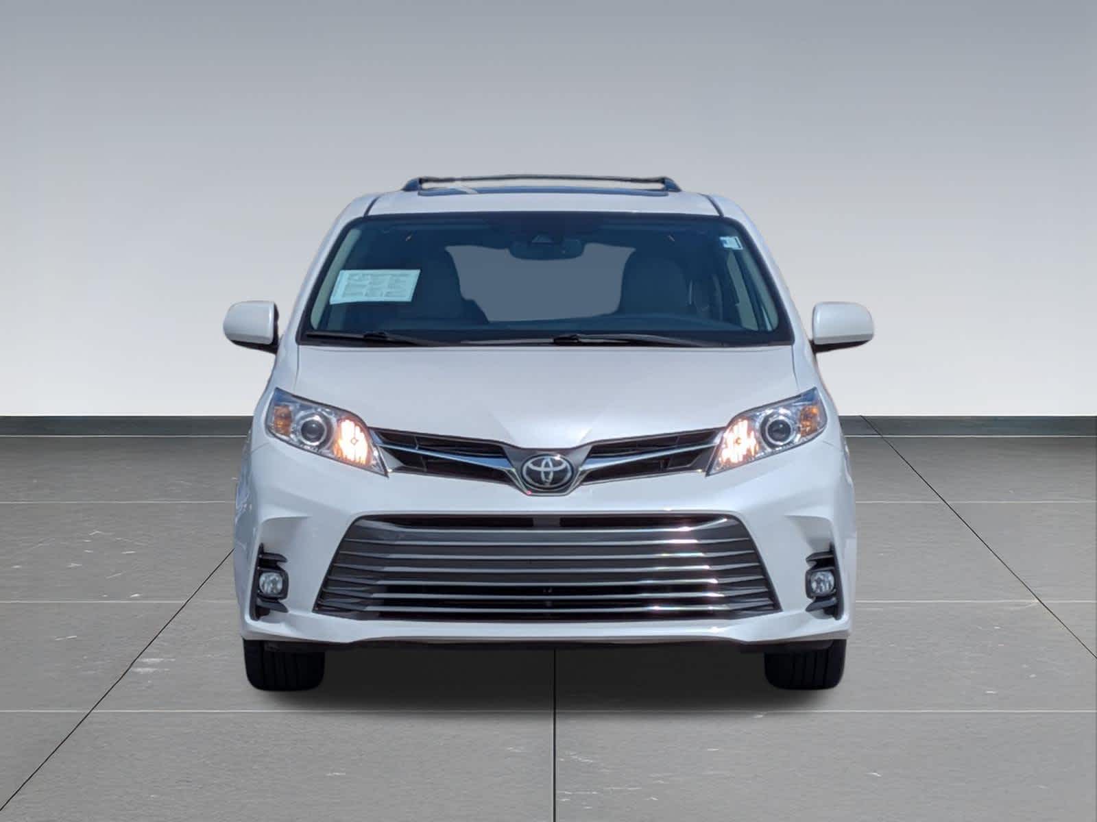 Thumbnail: 2020 Toyota Sienna - 8