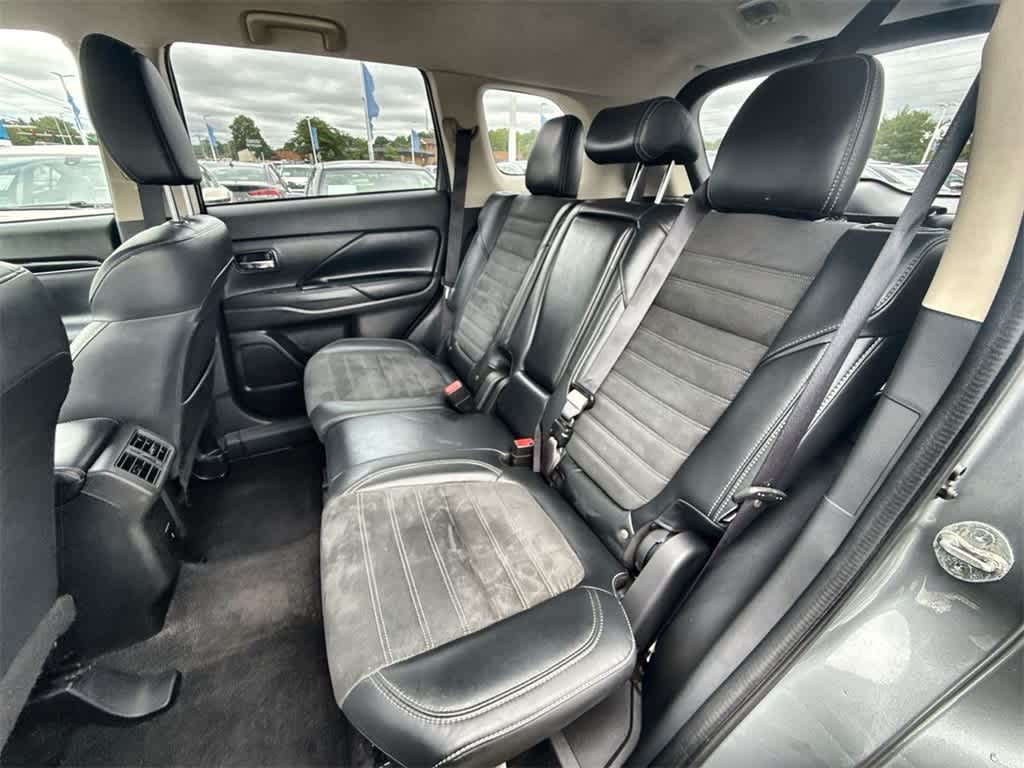 Thumbnail: 2020 Mitsubishi Outlander - 18