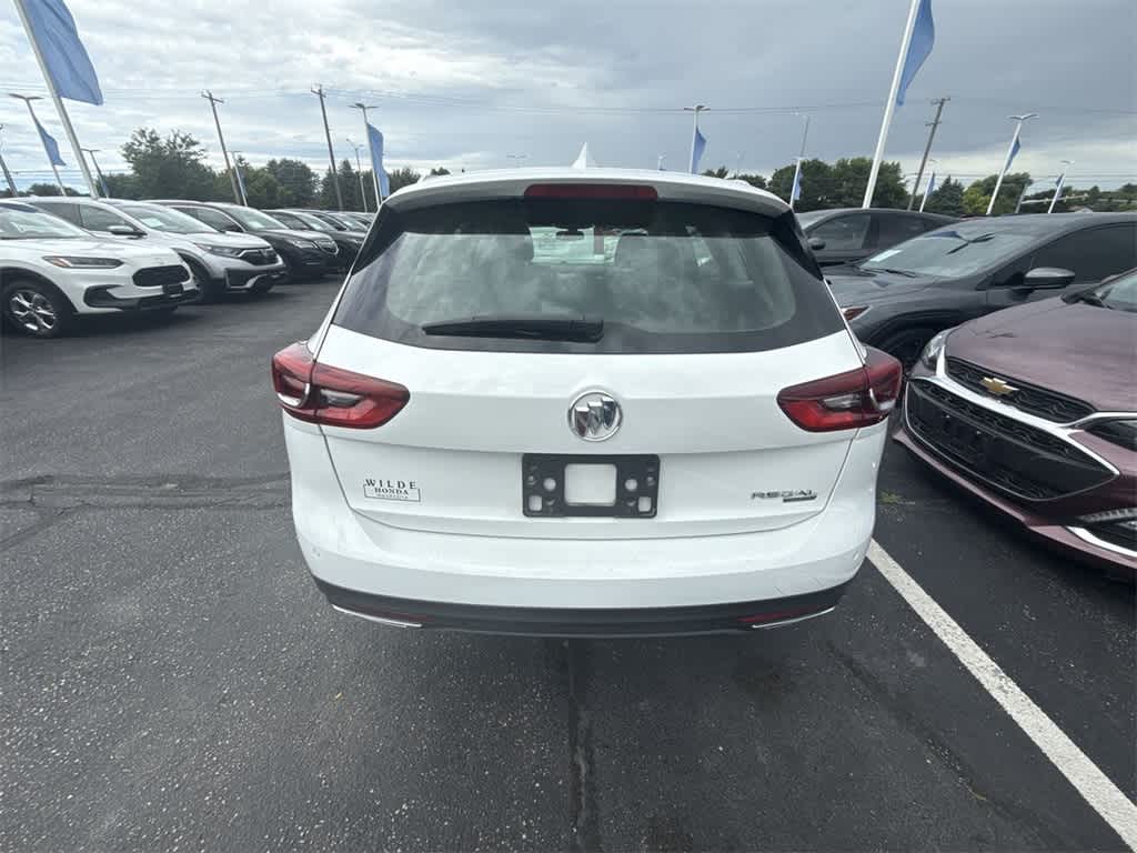 Thumbnail: 2019 Buick Regal - 11