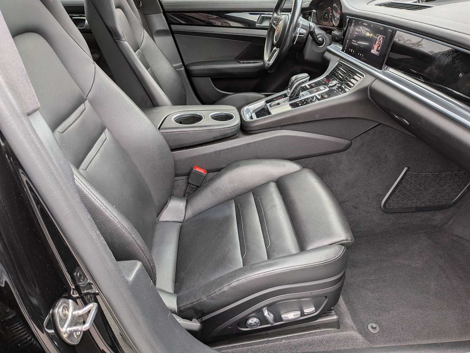 Thumbnail: 2017 Porsche Panamera - 20