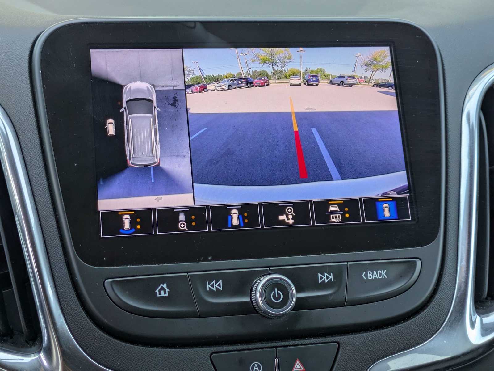Thumbnail: 2022 Chevrolet Equinox - 26