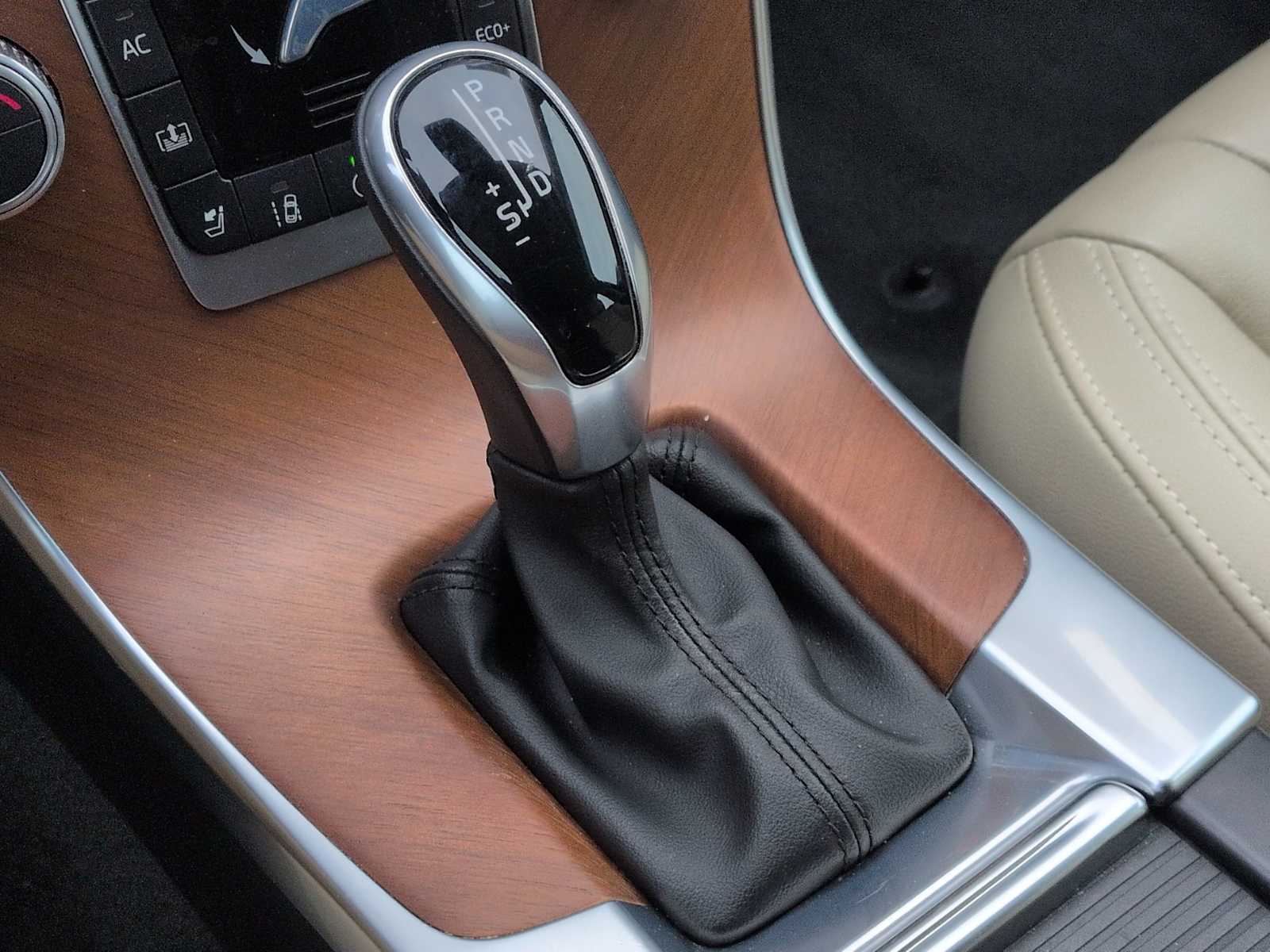 Thumbnail: 2017 Volvo S60 - 30