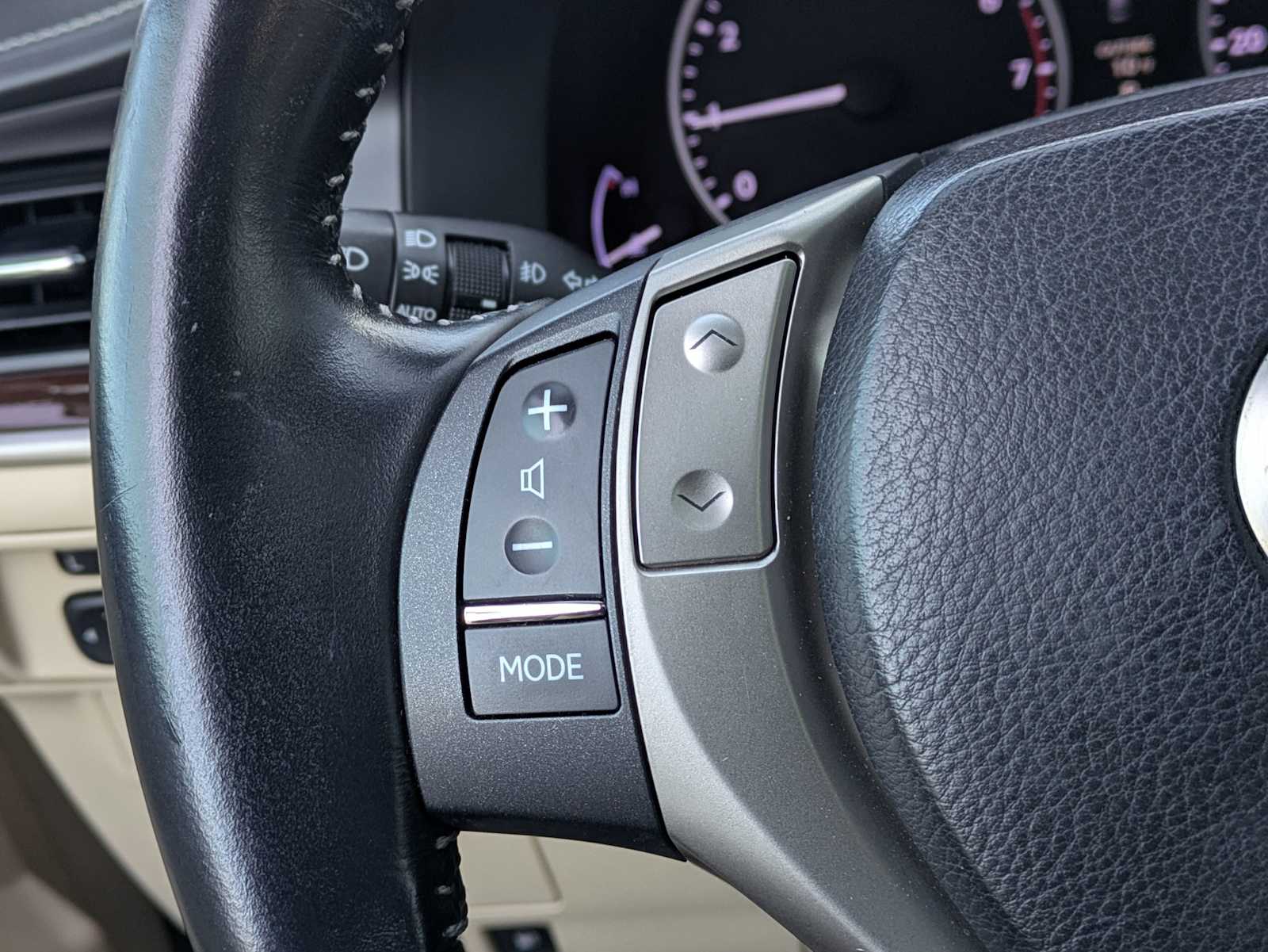 Thumbnail: 2013 Lexus ES - 24