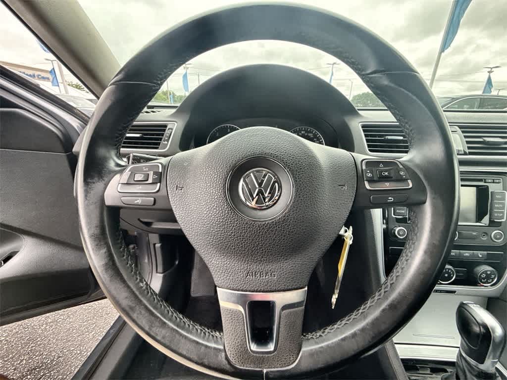 Thumbnail: 2013 Volkswagen Passat - 22