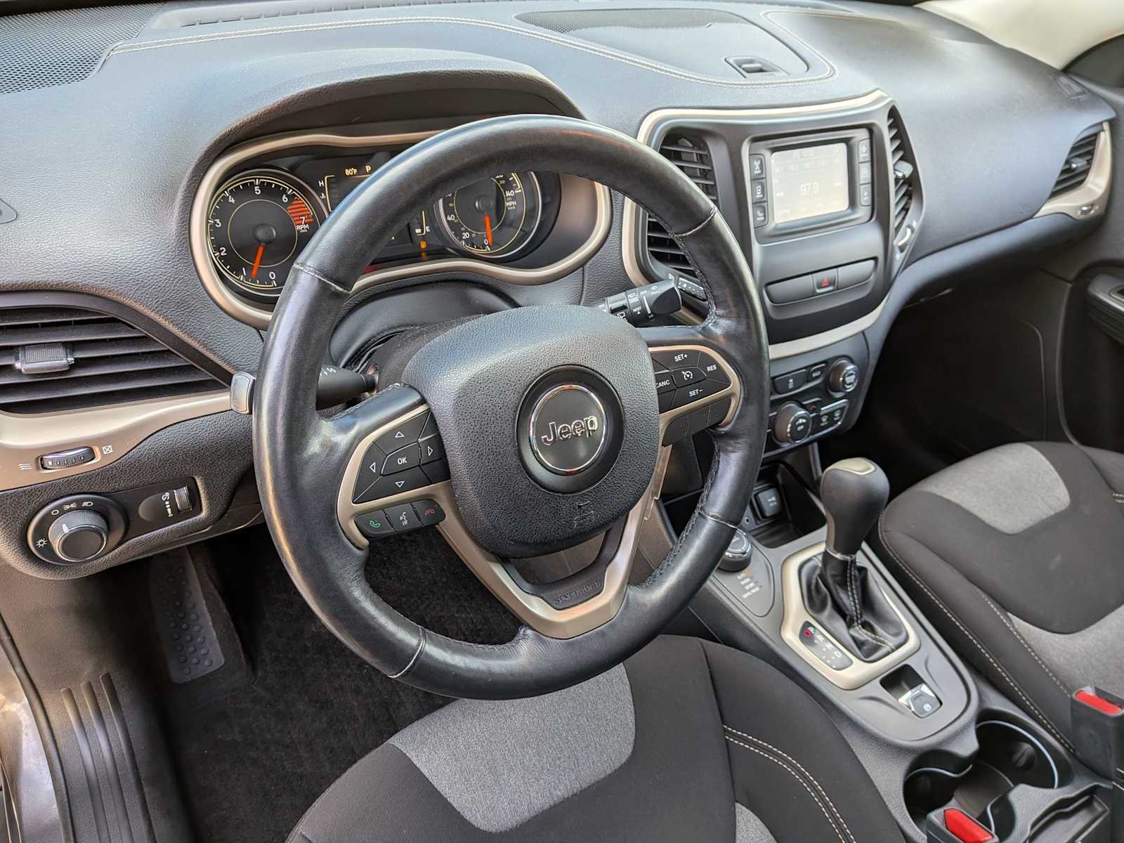 Thumbnail: 2016 Jeep Cherokee - 14