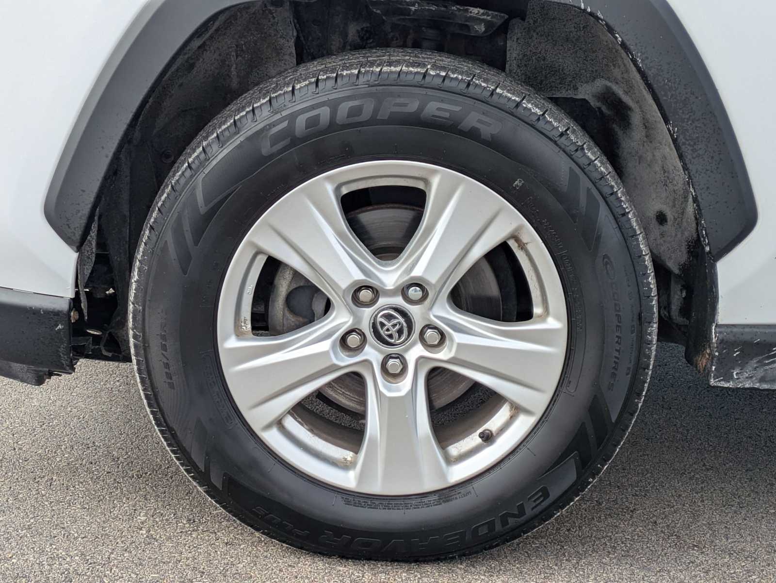 Thumbnail: 2020 Toyota RAV4 - 13