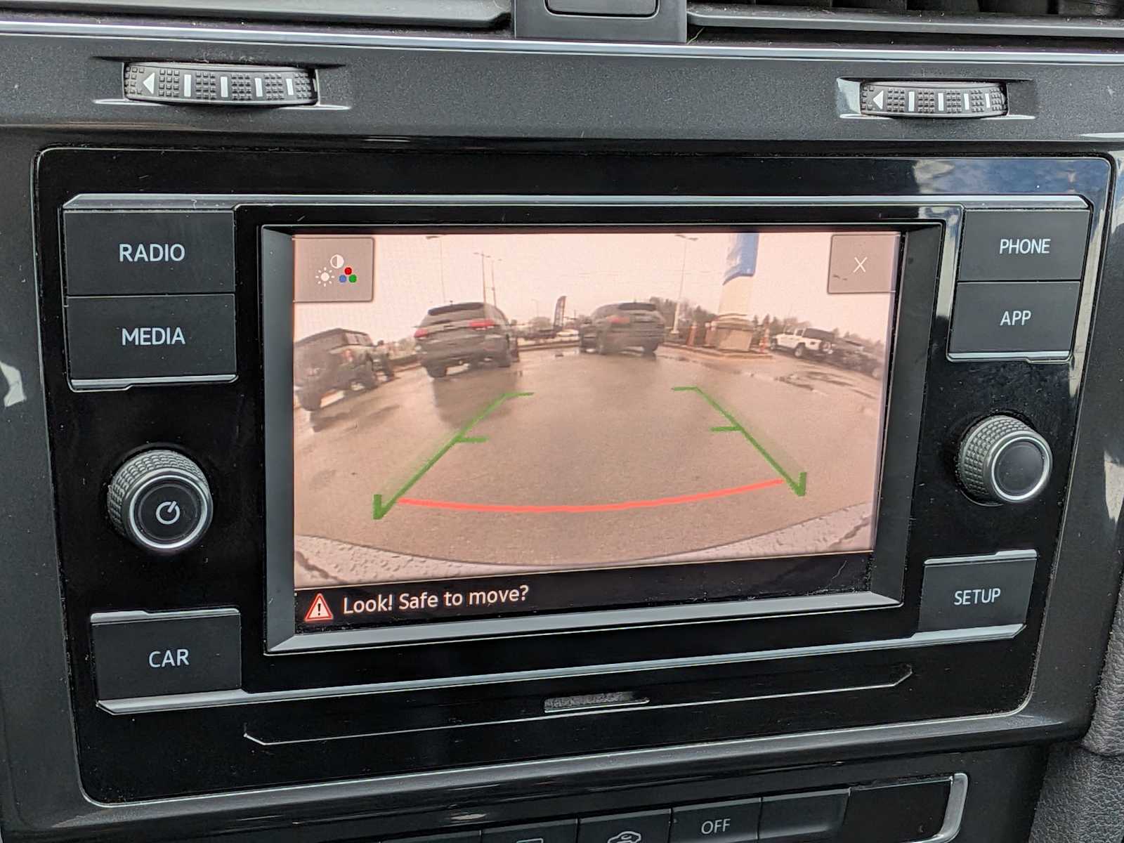 Thumbnail: 2019 Volkswagen e-Golf - 26