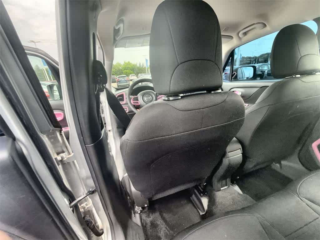 Thumbnail: 2019 Jeep Renegade - 17