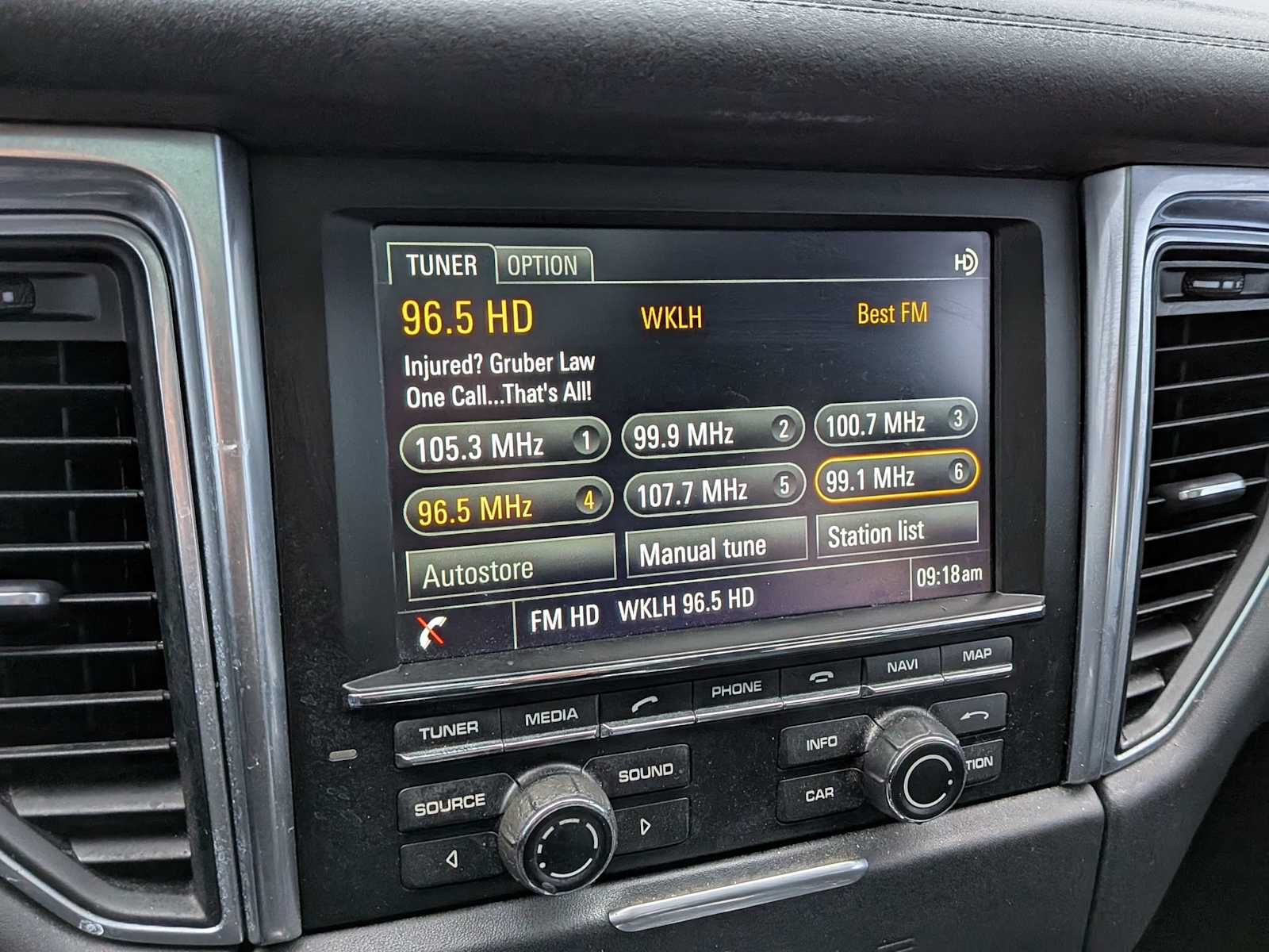 Thumbnail: 2016 Porsche Macan - 28