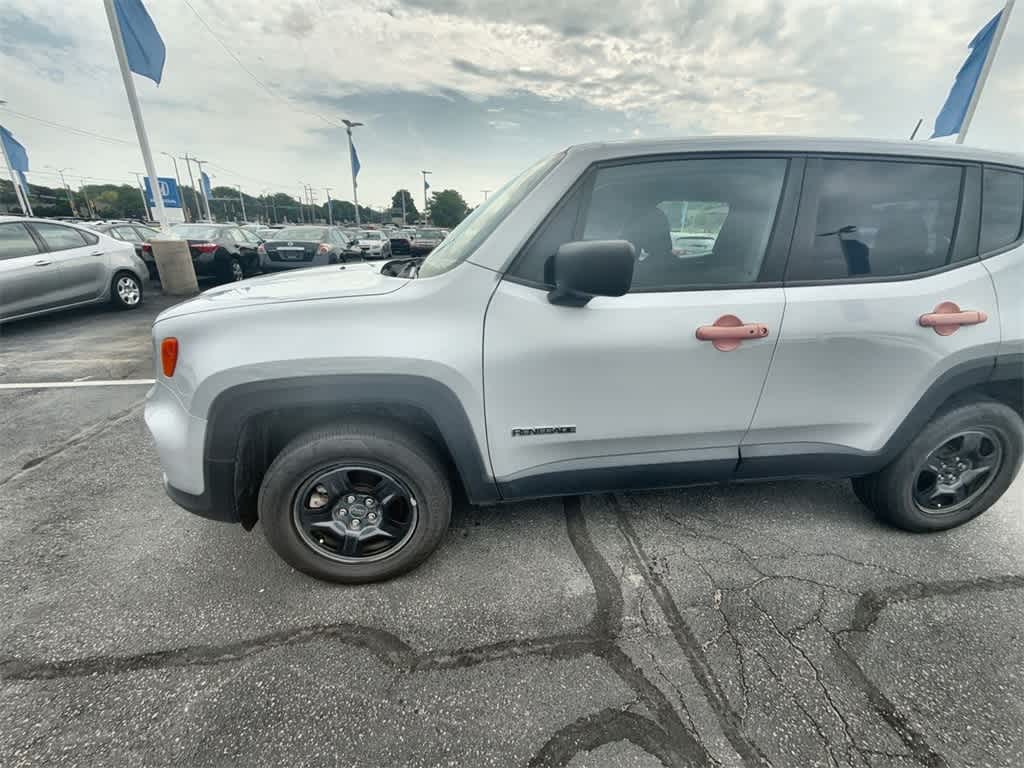 Thumbnail: 2019 Jeep Renegade - 3
