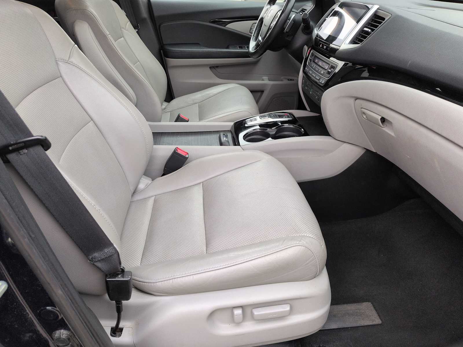 Thumbnail: 2016 Honda Pilot - 22