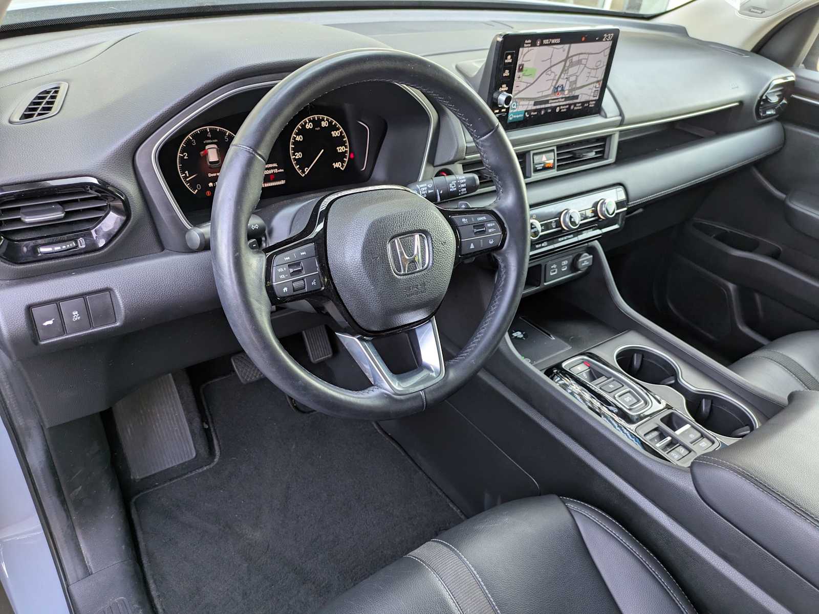 2023 Honda Pilot Touring photo 2