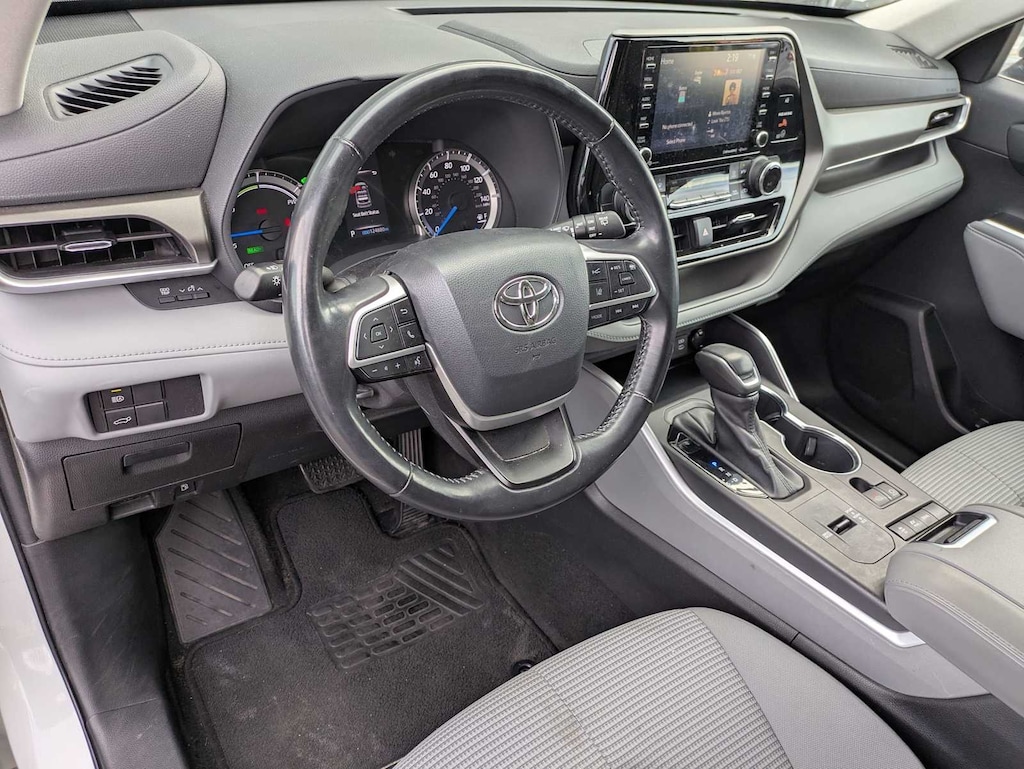 Used 2022 Toyota Highlander Hybrid LE SUV