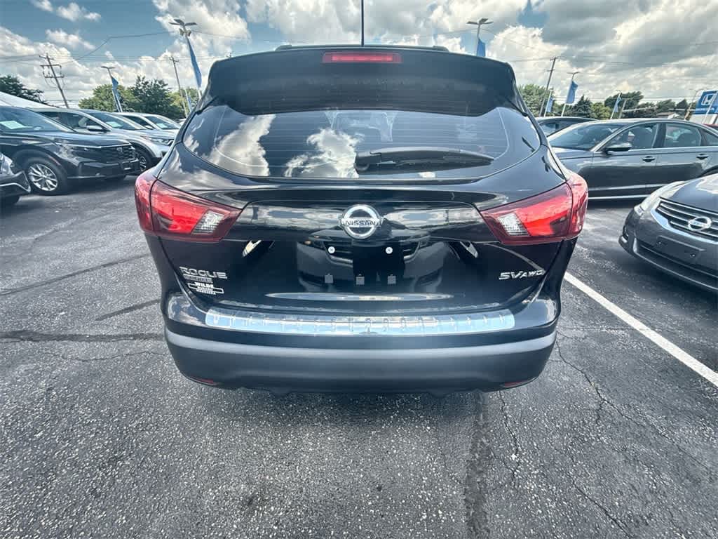 Thumbnail: 2017 Nissan Rogue Sport - 11