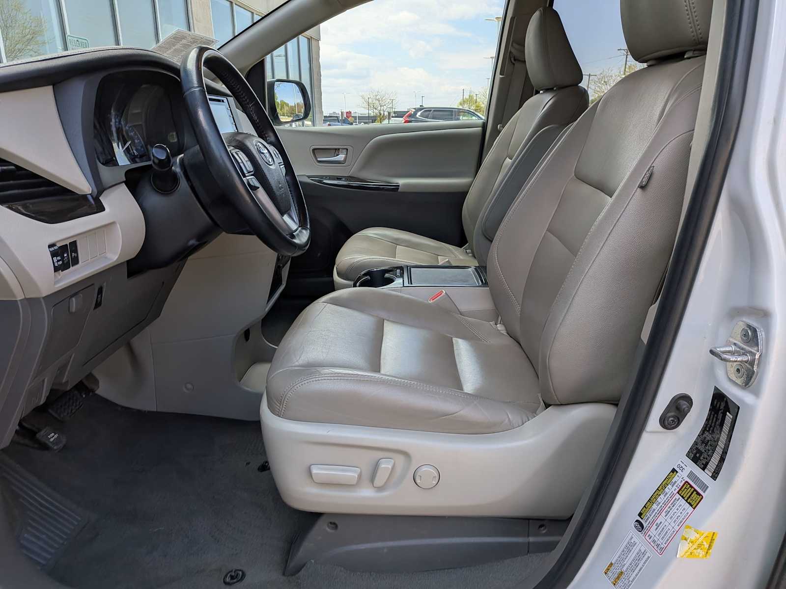 Thumbnail: 2020 Toyota Sienna - 14