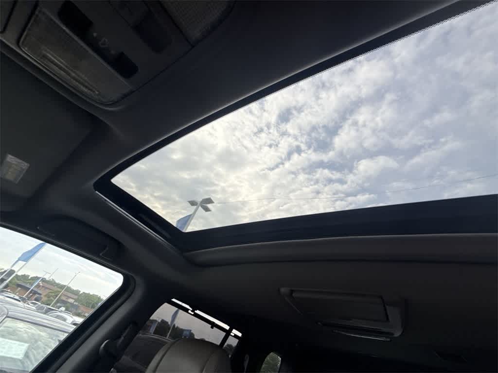 Thumbnail: 2011 Honda Pilot - 18