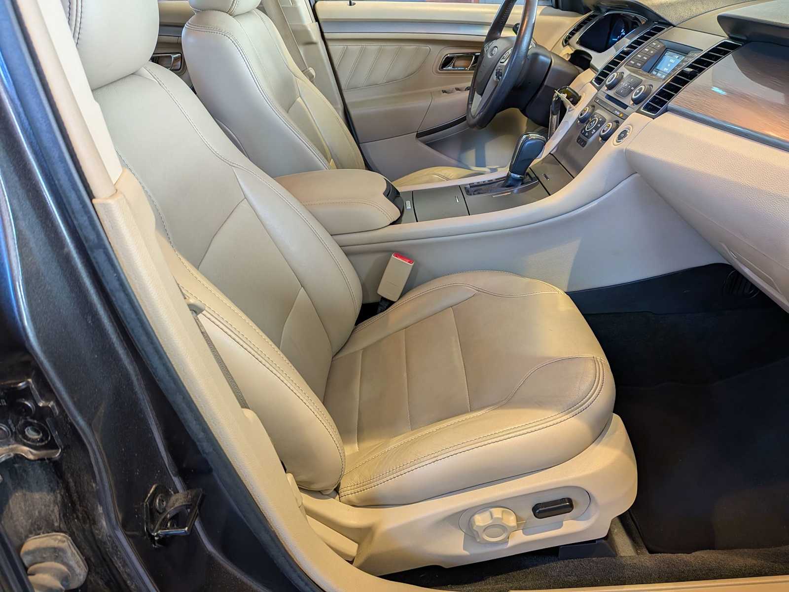 Thumbnail: 2015 Ford Taurus - 19