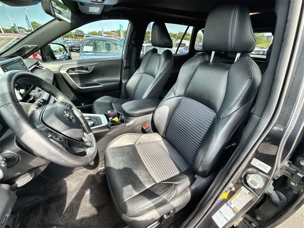 Thumbnail: 2021 Toyota RAV4 - 15