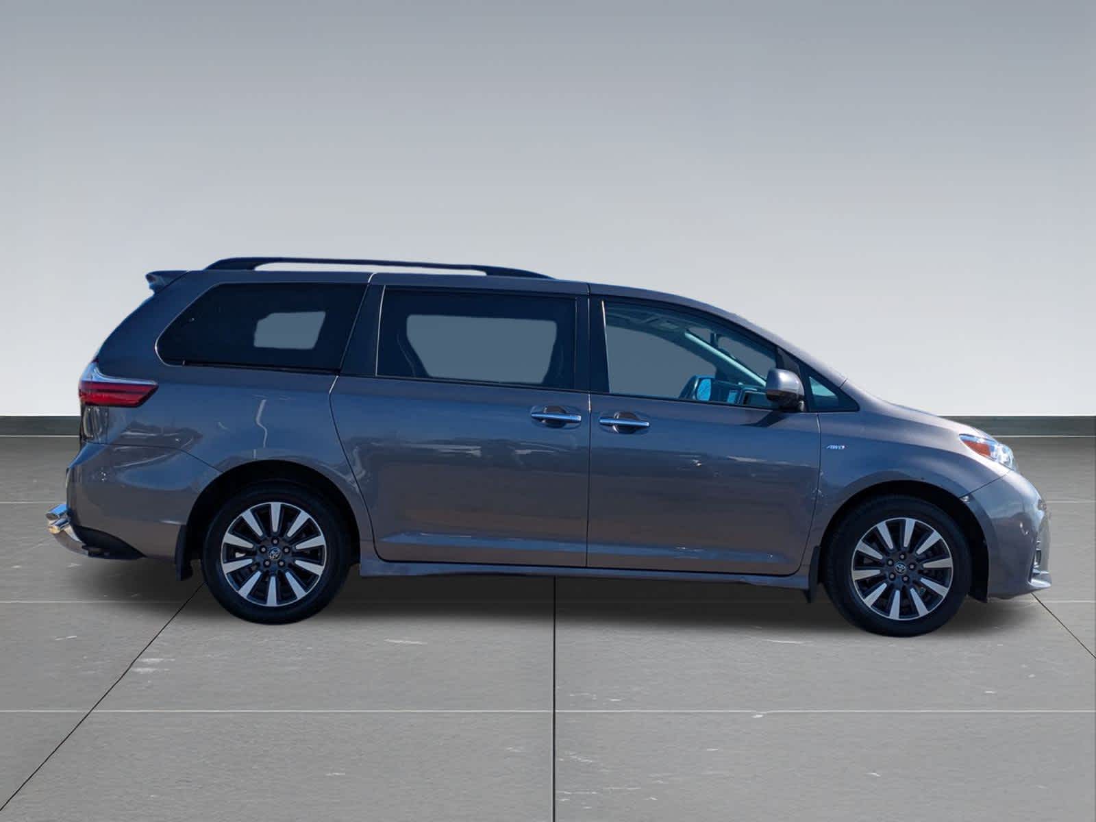 Thumbnail: 2019 Toyota Sienna - 7