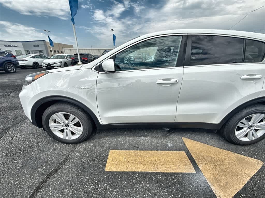 Thumbnail: 2017 Kia Sportage - 3