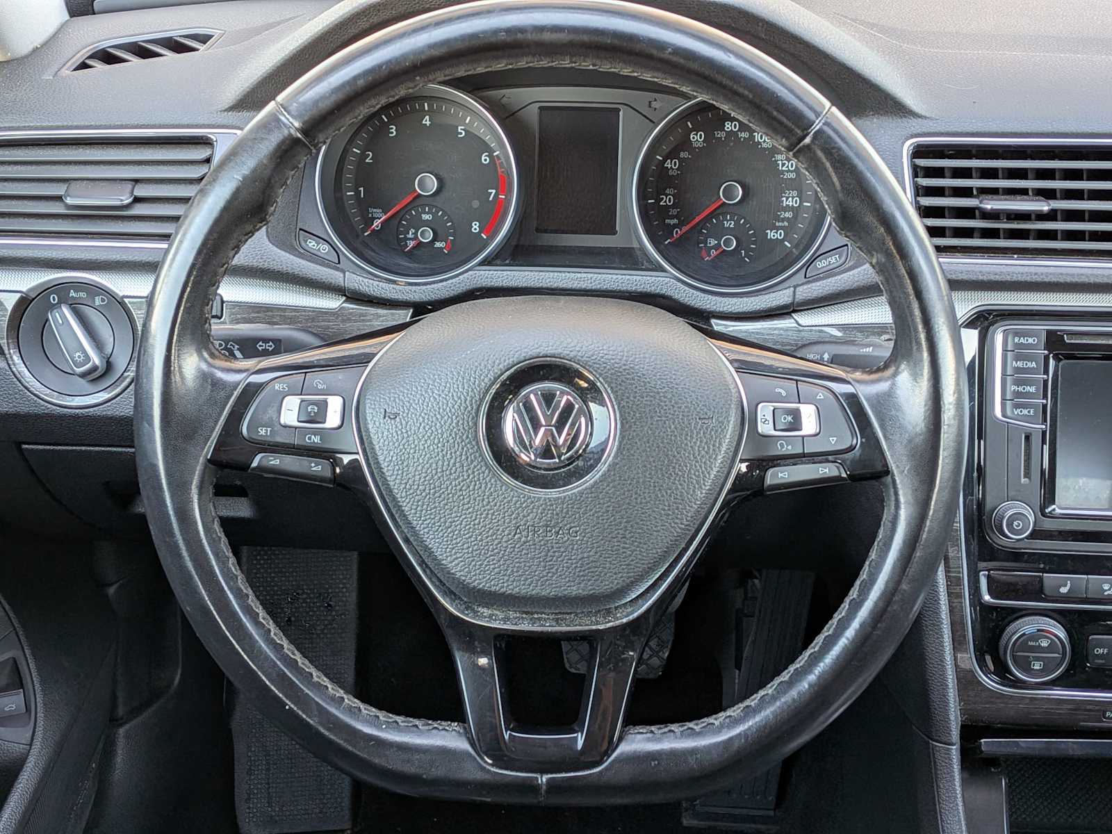 Thumbnail: 2018 Volkswagen Passat - 22