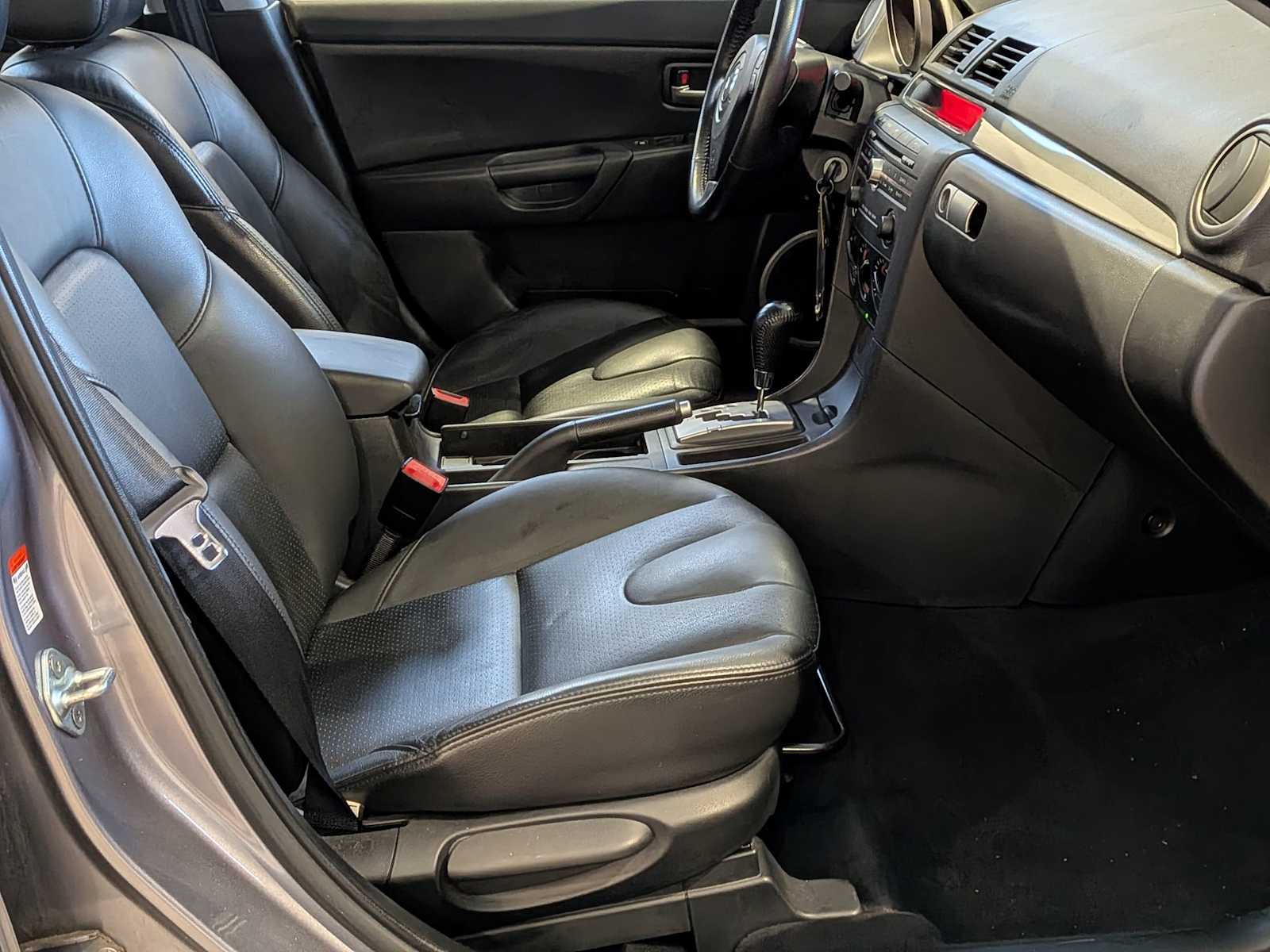 Thumbnail: 2005 Mazda Mazda3 - 19