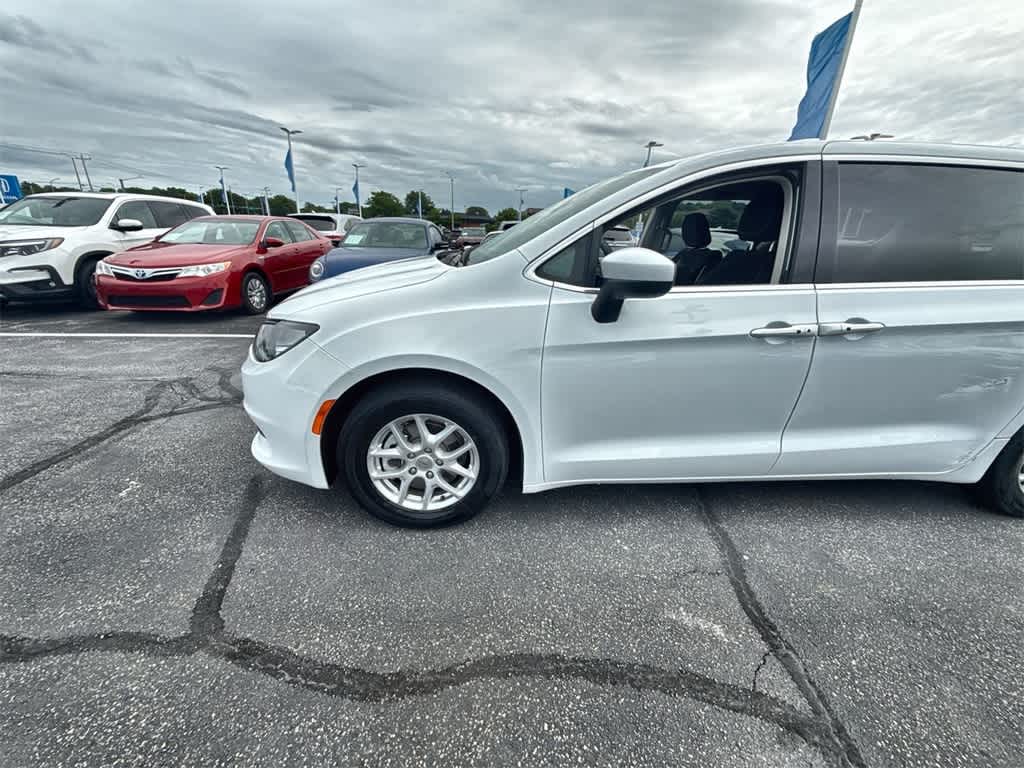 Thumbnail: 2023 Chrysler Voyager - 3