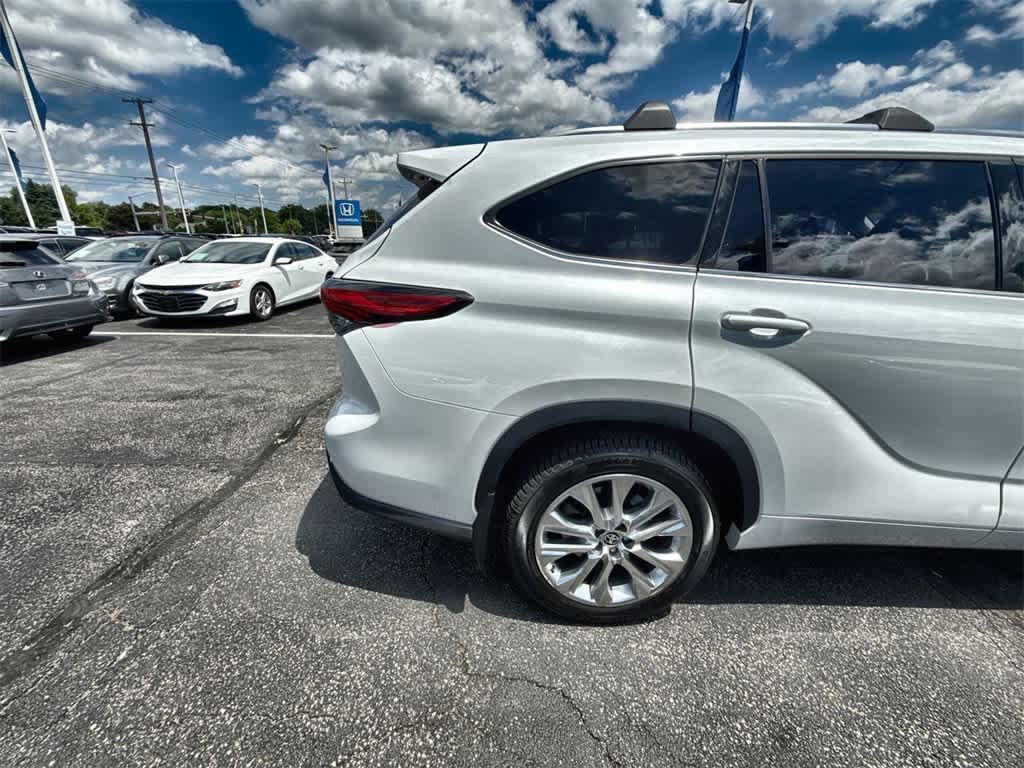 Thumbnail: 2022 Toyota Highlander - 6