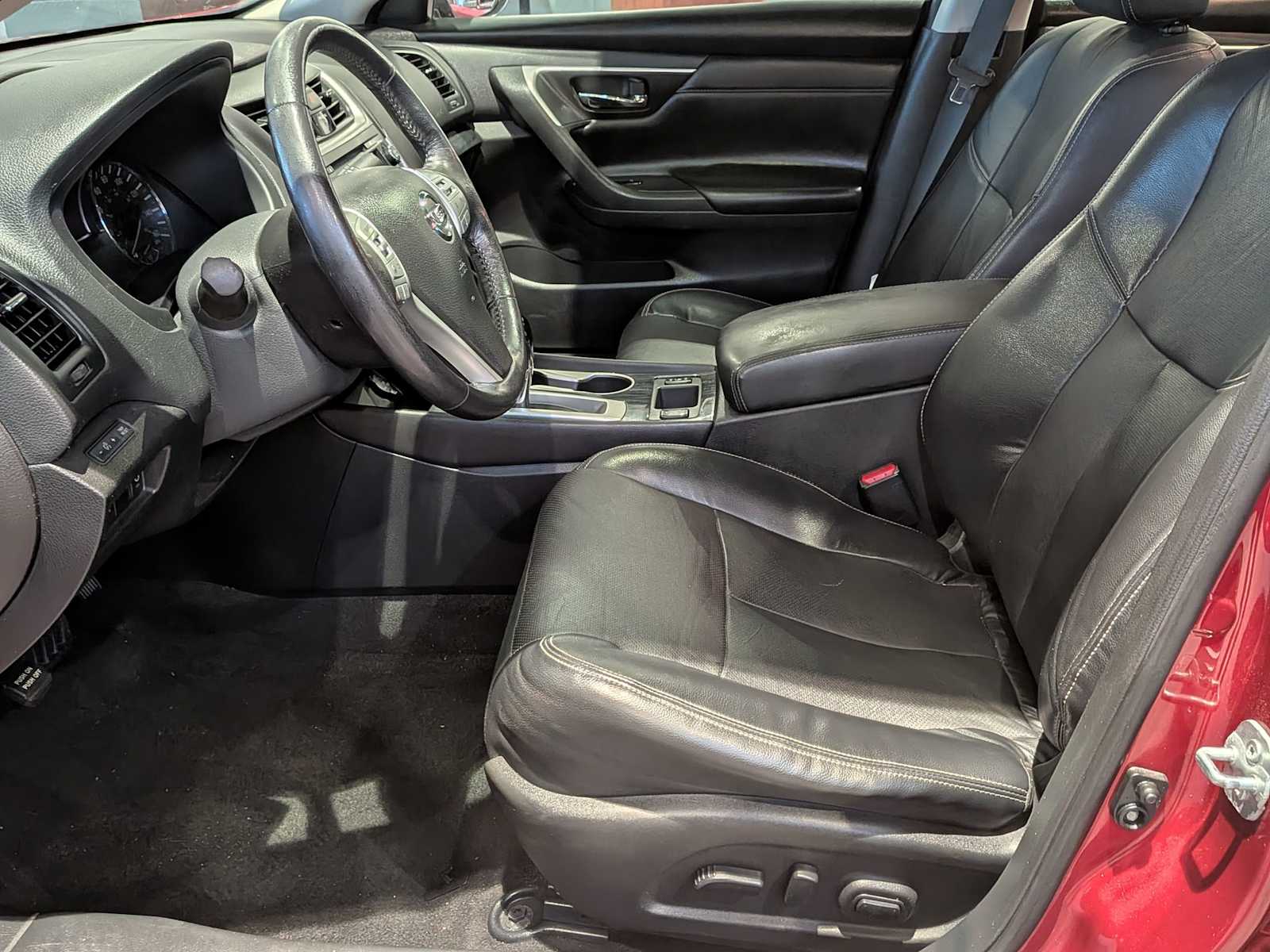 Thumbnail: 2016 Nissan Altima - 15