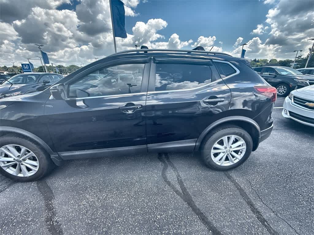 Thumbnail: 2017 Nissan Rogue Sport - 4