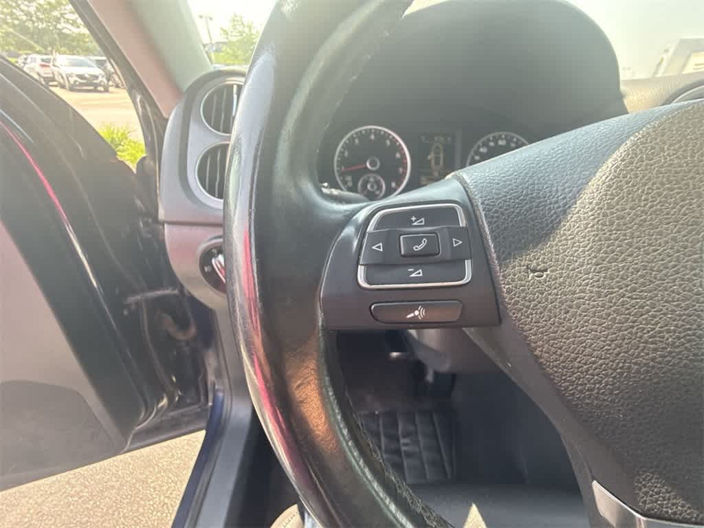 2012 Volkswagen Tiguan SE 24