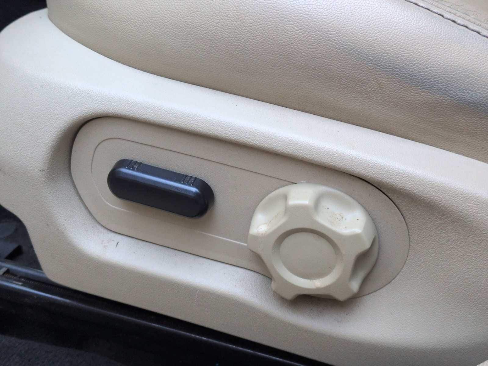 Thumbnail: 2014 Ford Taurus - 17