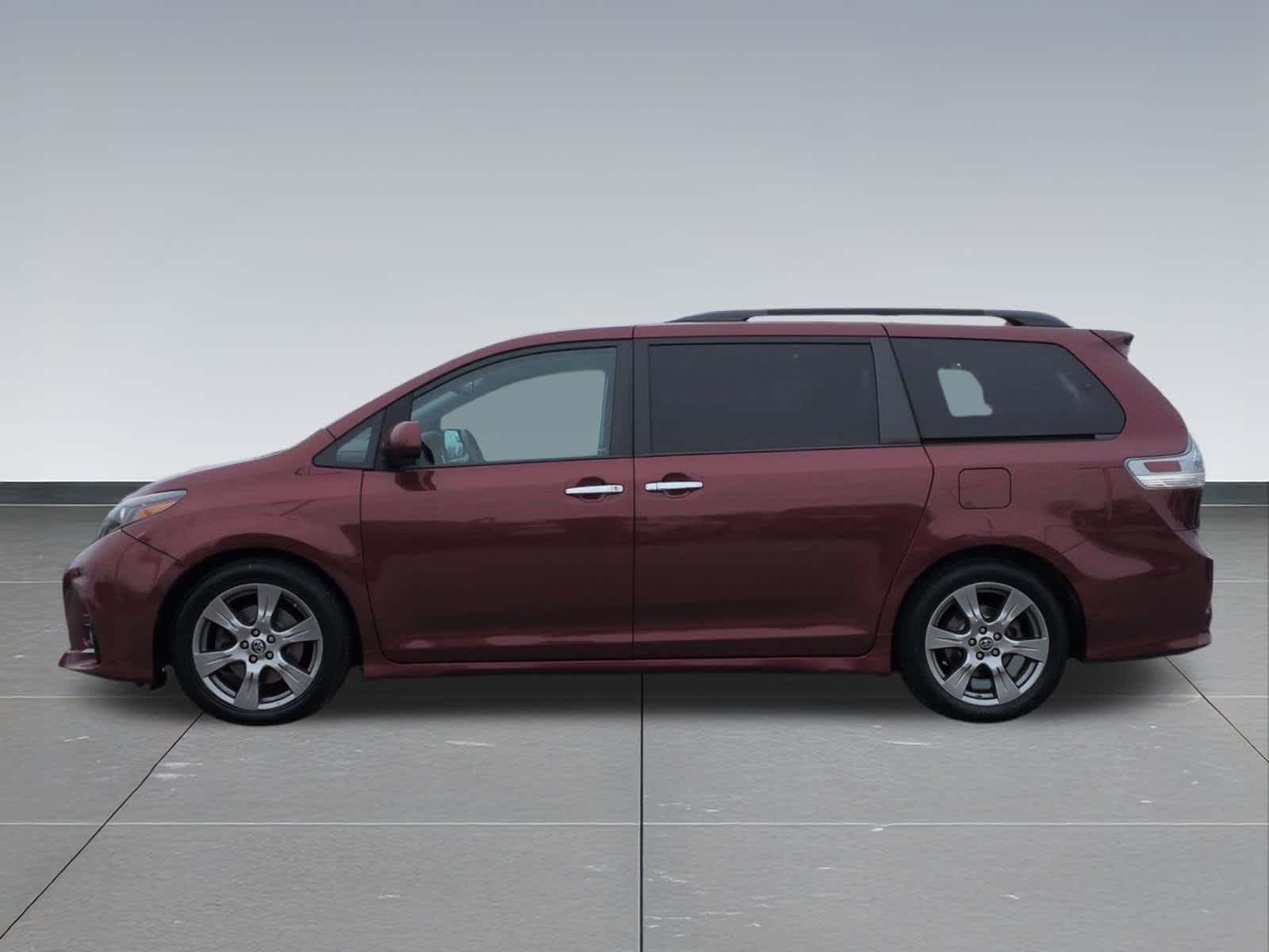 Thumbnail: 2018 Toyota Sienna - 3