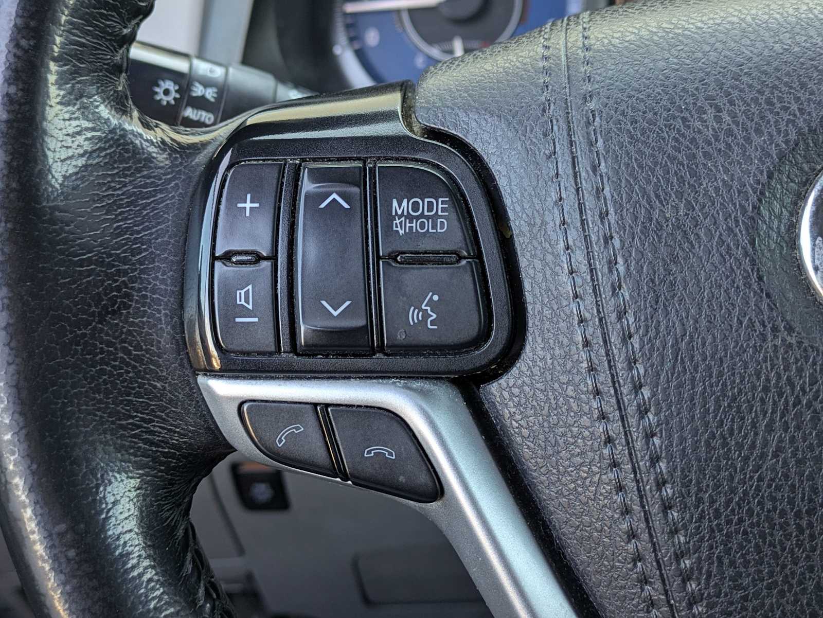 Thumbnail: 2019 Toyota Sienna - 23