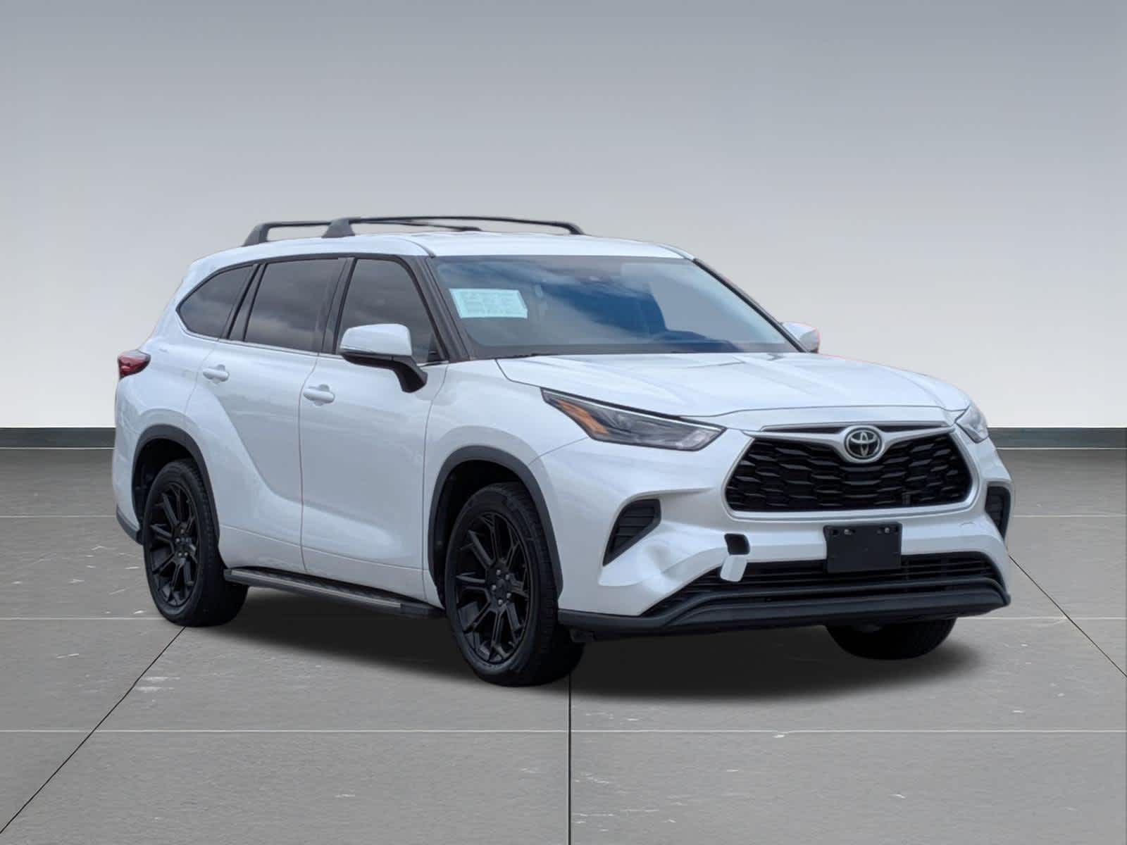 Thumbnail: 2022 Toyota Highlander - 8