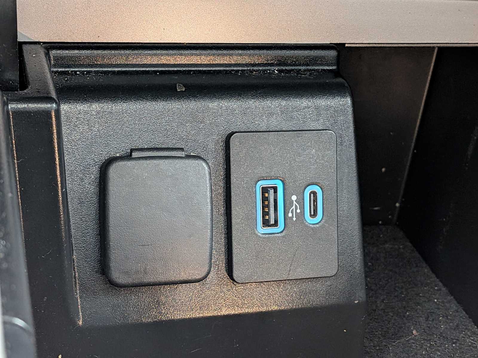 Thumbnail: 2023 Ford Explorer - 30