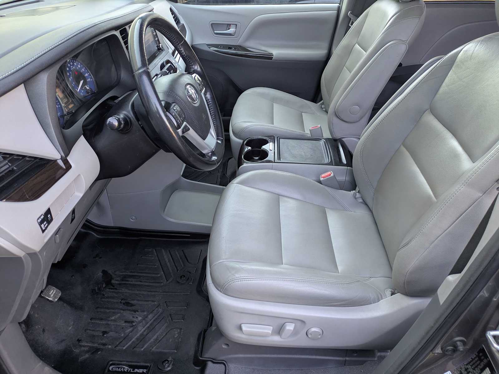 Thumbnail: 2019 Toyota Sienna - 15